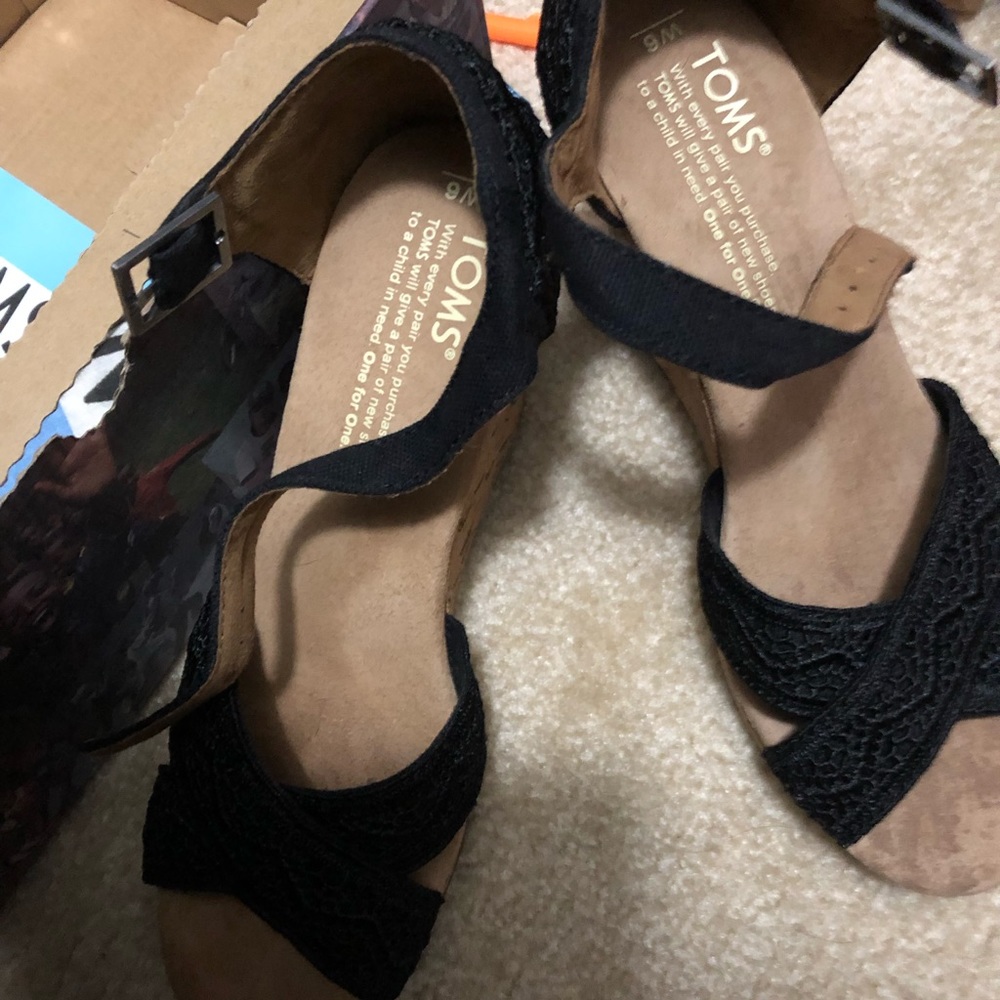 Toms wedge shoes.